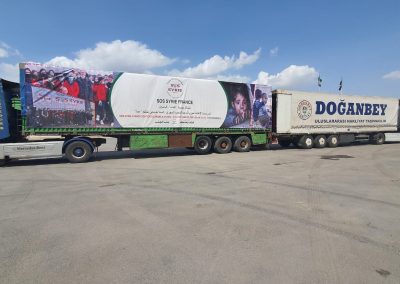 Arrivée des 10 containers d’aide humanitaire en vidéo